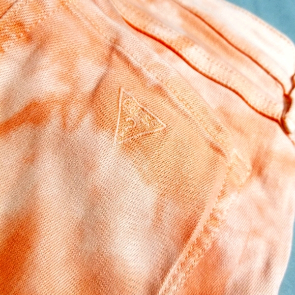 Pink acid wash Guess jeans - Picture 2 of 11